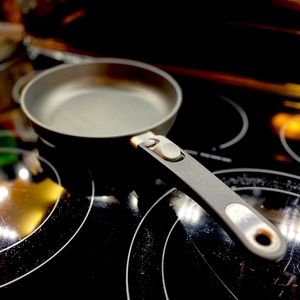 Pampered Chef 8” Signature Non-Stick Skillet USED